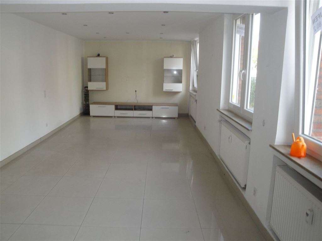 !!! Große Renovierte 6 Zimmer EG-Wohnung in ruhiger Lage !!!
