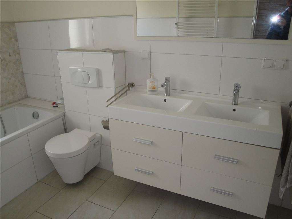 !!! Große Renovierte 6 Zimmer EG-Wohnung in ruhiger Lage !!!
