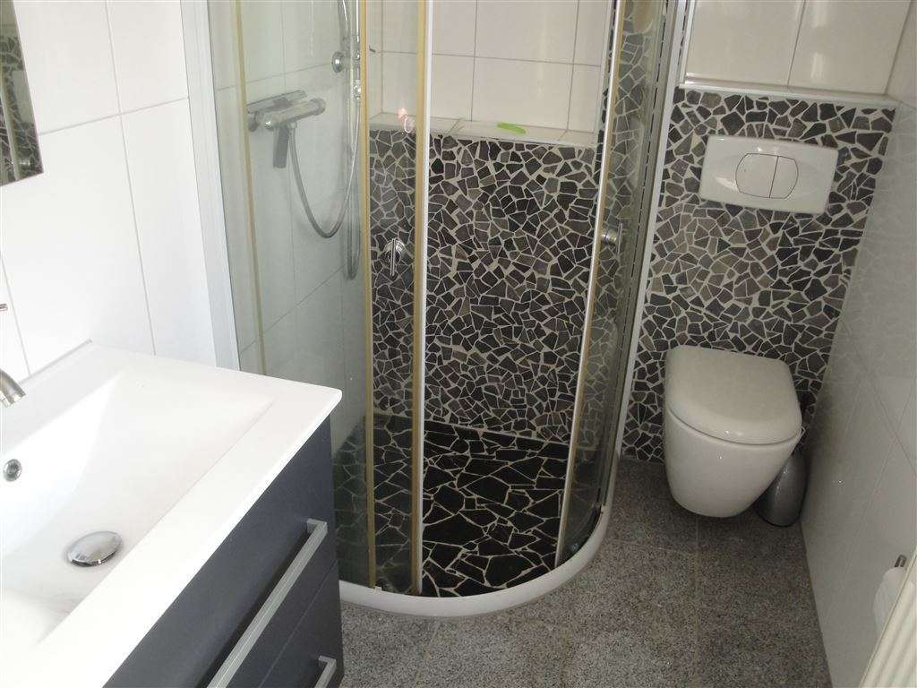 !!! Große Renovierte 6 Zimmer EG-Wohnung in ruhiger Lage !!!