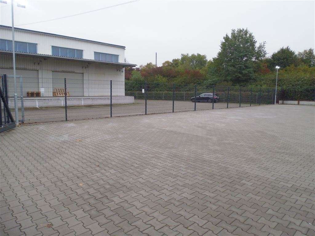 !!! Sanierte Halle mit Büros und großer Freifläche !!!