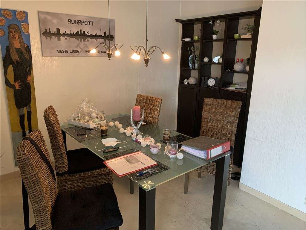 !!! Schöne 2,5 Zimmer ETW mit Loggia und EBK in zentraler Lage !!!
