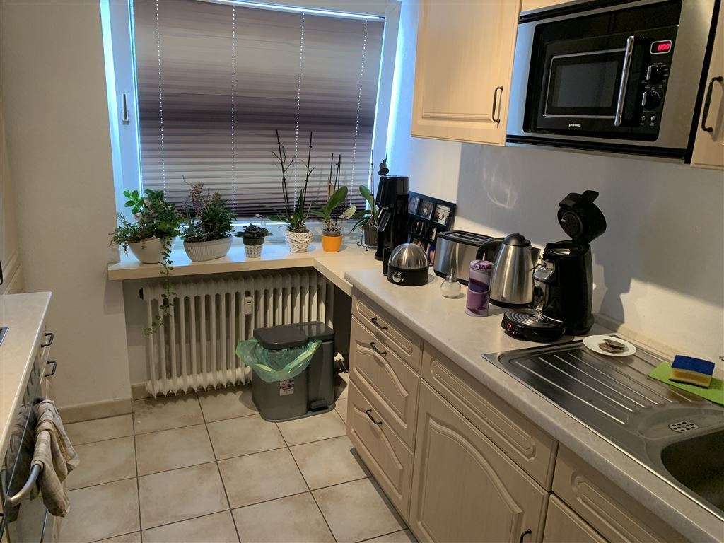 !!! Schöne 2,5 Zimmer ETW mit Loggia und EBK in zentraler Lage !!!