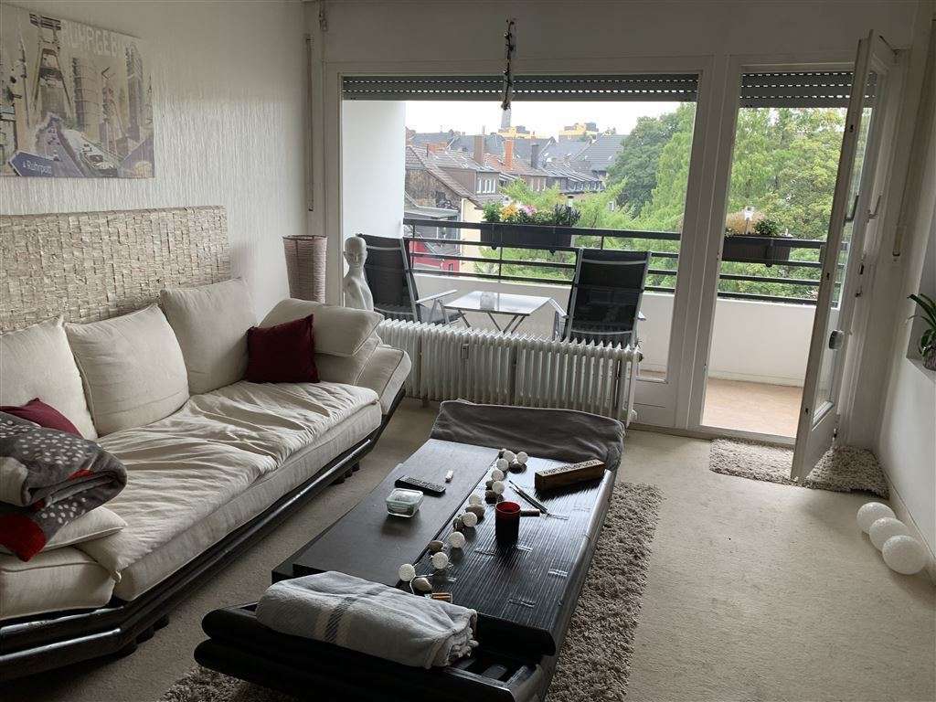 !!! Schöne 2,5 Zimmer ETW mit Loggia und EBK in zentraler Lage !!!