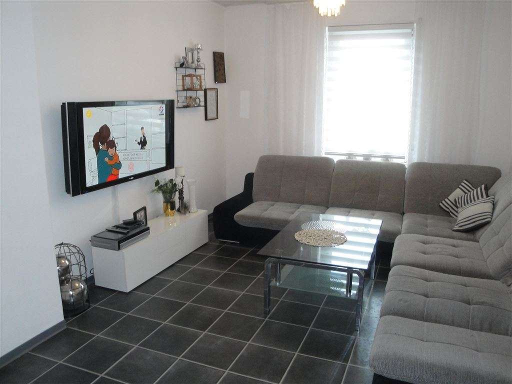 !!! 2 Häuser mit 395m² W/Nzfl auf einem Grundstück mit Terrasse und großer Garage !!!