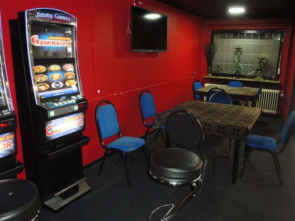 !!! 2 Häuser mit 395m² W/Nzfl auf einem Grundstück mit Terrasse und großer Garage !!!