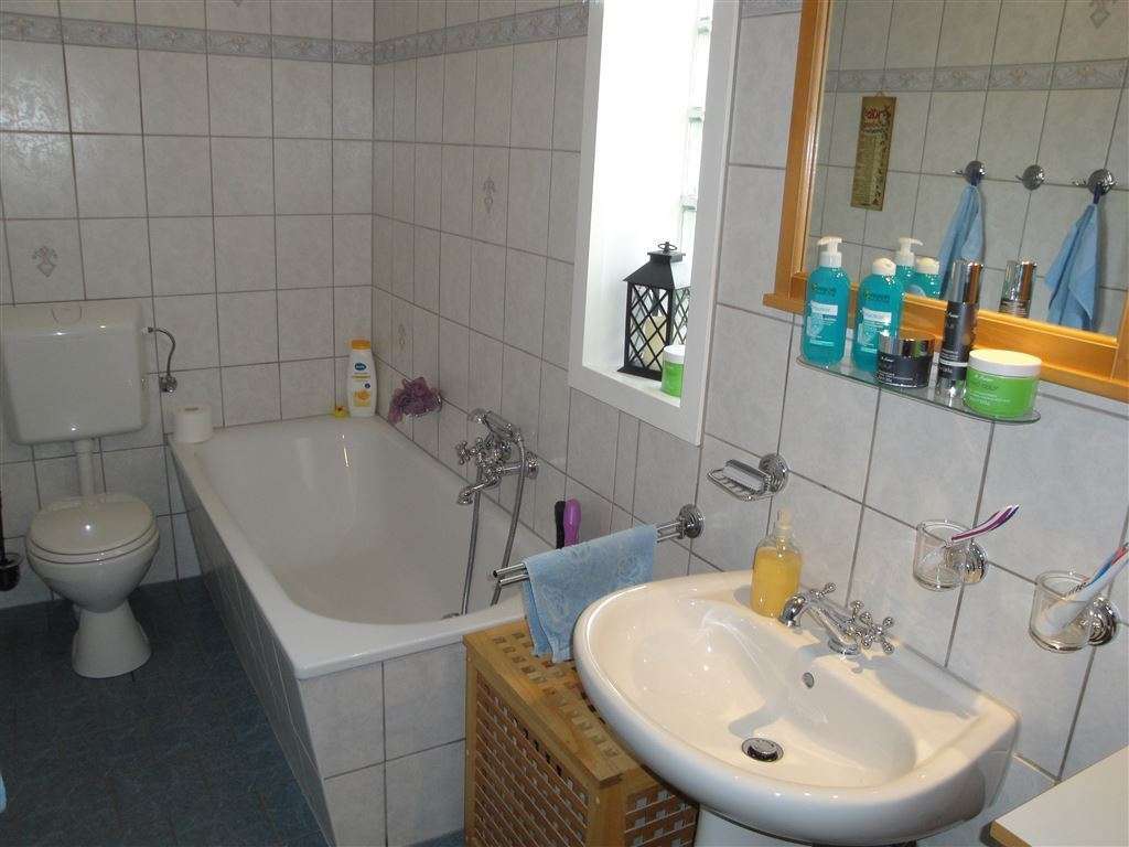 !!! Freistehendes EFH mit großer Terrasse und schönem Garten !!!