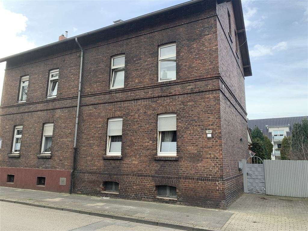 !!! Große DHH mit ELW auf Erbpachtgrundstück mit Garage !!!