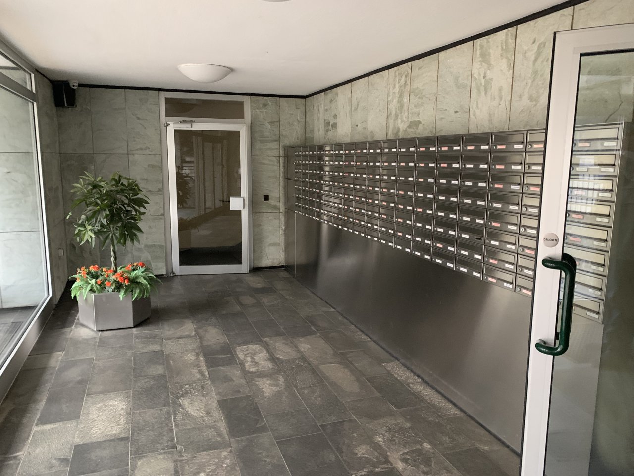!!! Saniertes Apartment mit Loggia in gepflegter Wohnanlage !!!