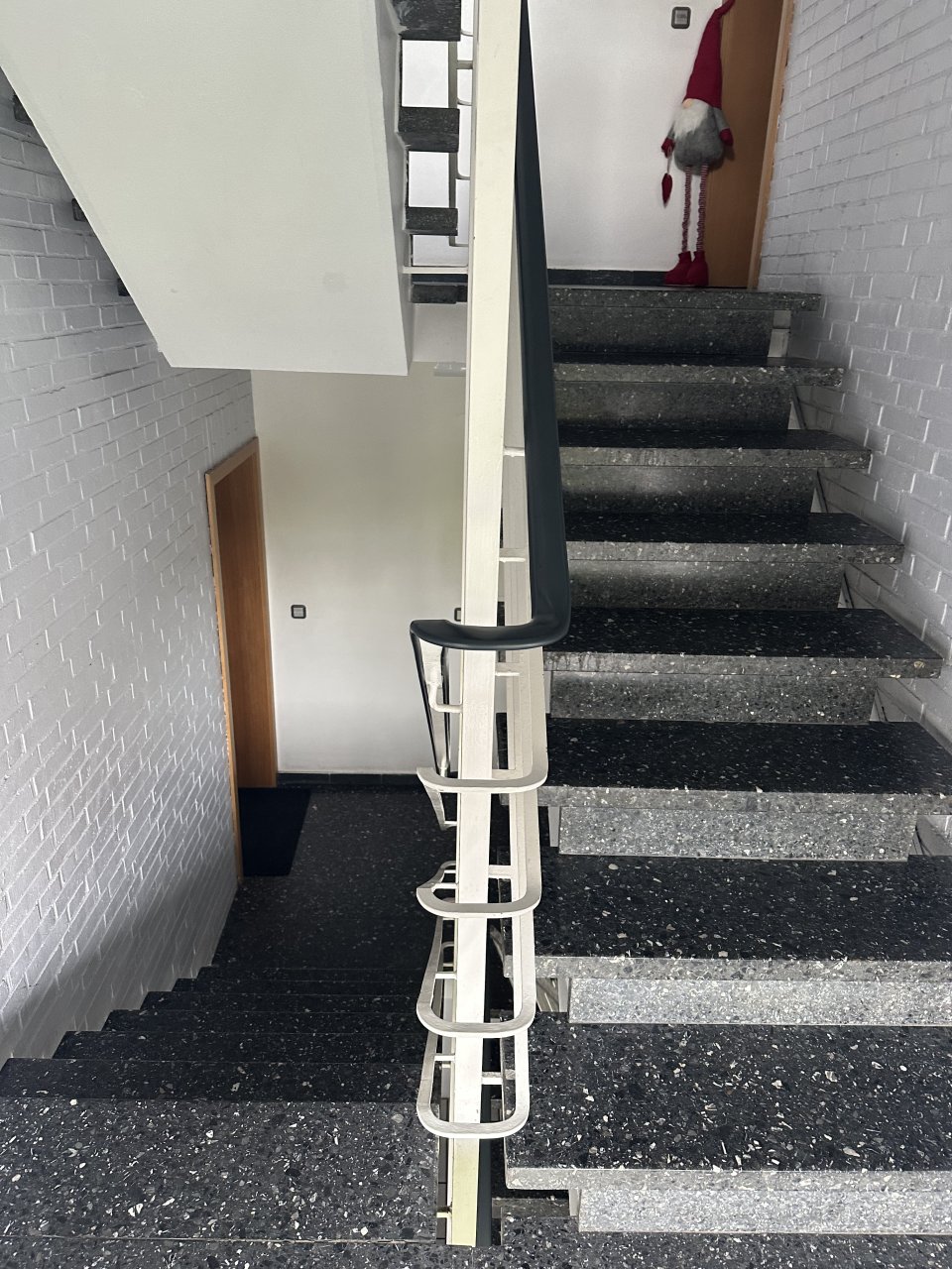 !!! Schöne 4 Zimmerwohnung mit Loggia Garage und Stellplatz !!!