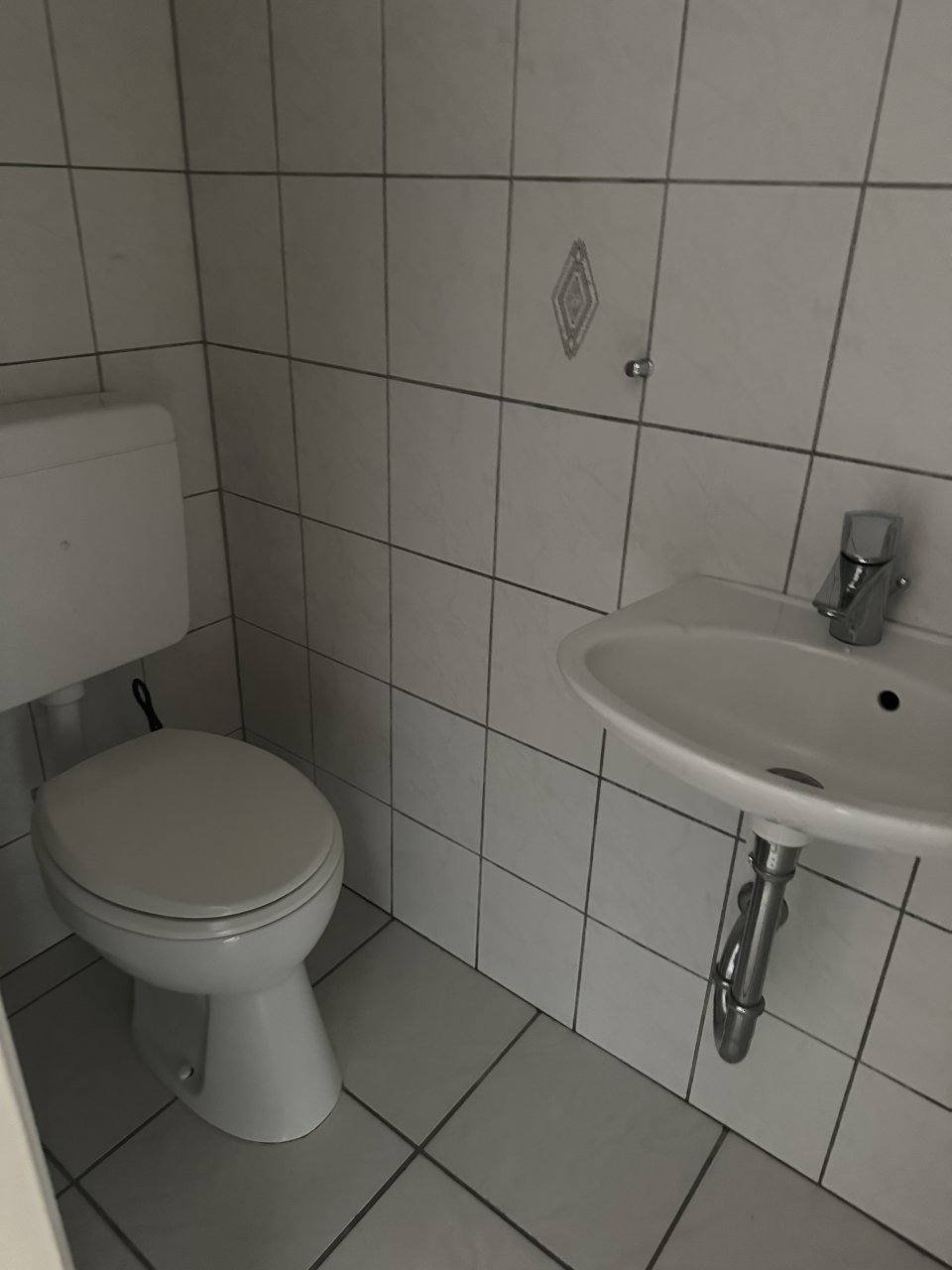 !!! Schöne 4 Zimmerwohnung mit Loggia Garage und Stellplatz !!!