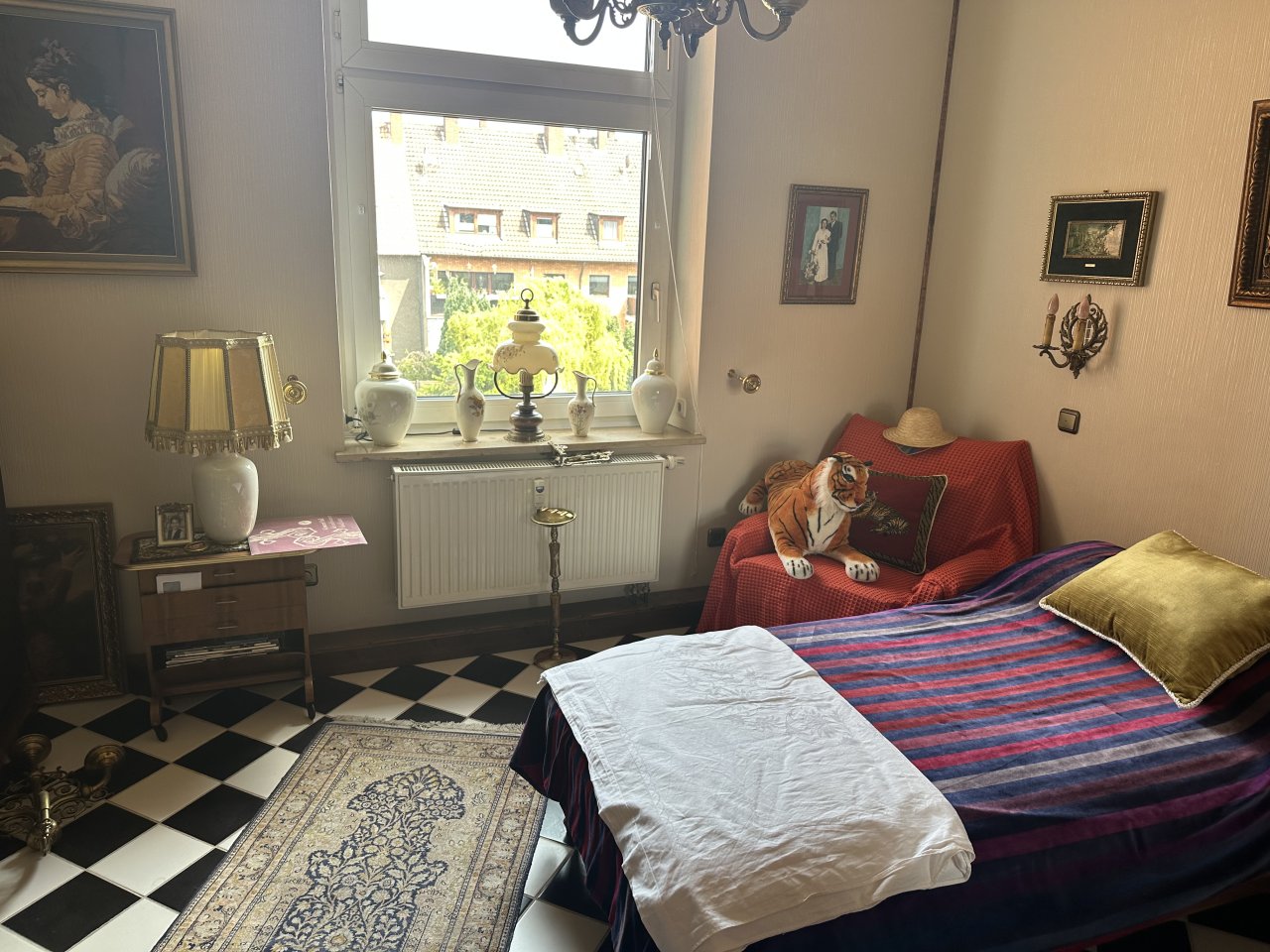!!! Saniertes 5-6 Familienhaus mit XXL Garage !!!