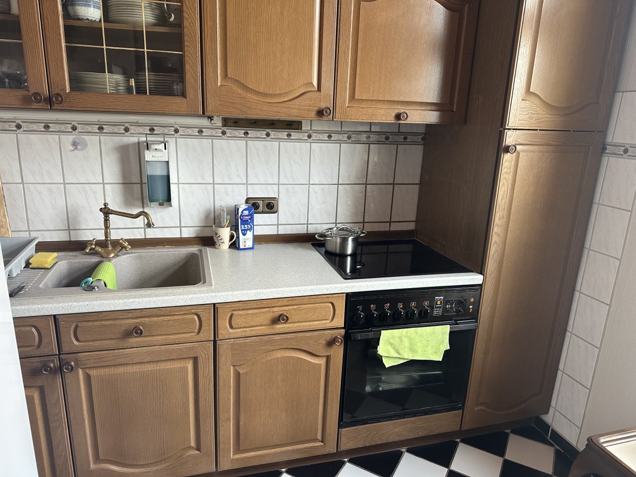 !!! Saniertes 5-6 Familienhaus mit XXL Garage !!!