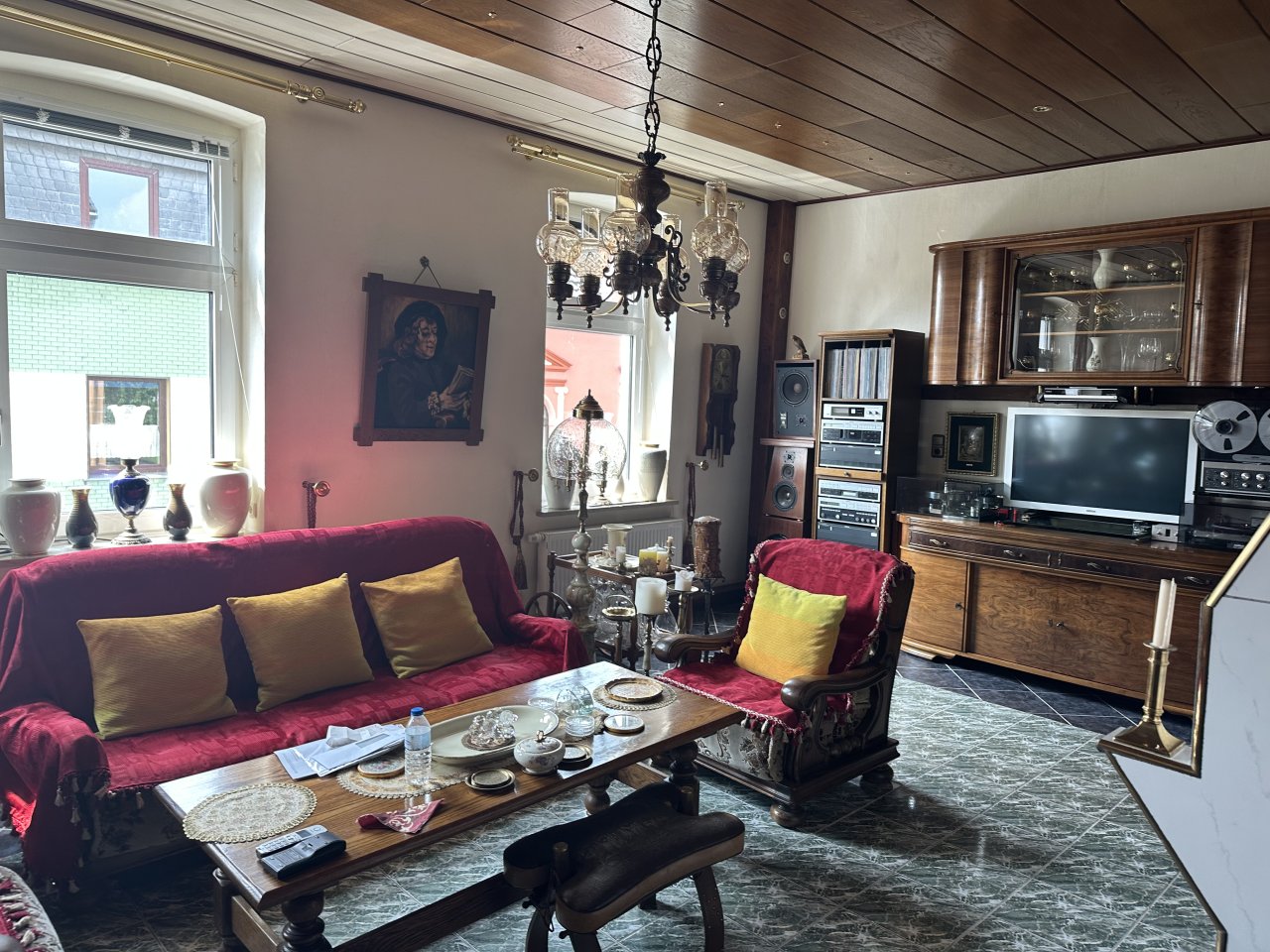 !!! Saniertes 5-6 Familienhaus mit XXL Garage !!!