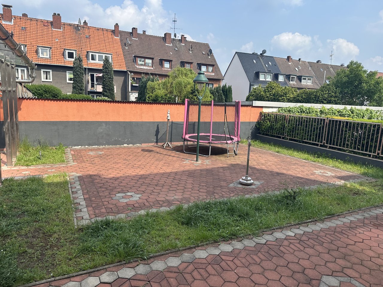 !!! Saniertes 5-6 Familienhaus mit XXL Garage !!!