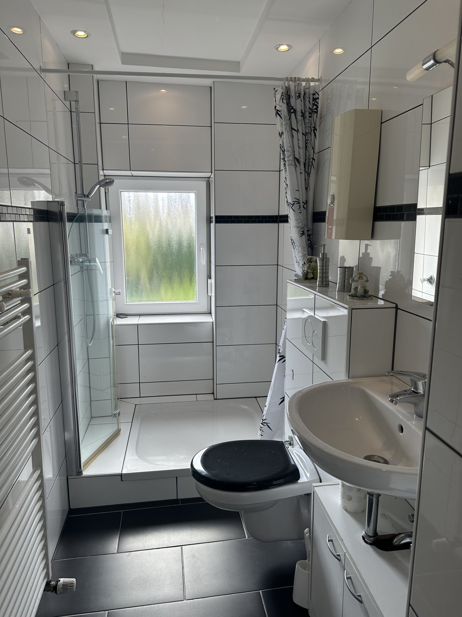 !!! Top-Sanierte 4 Zimmer EG-ETW mit Eigenem Garten !!!