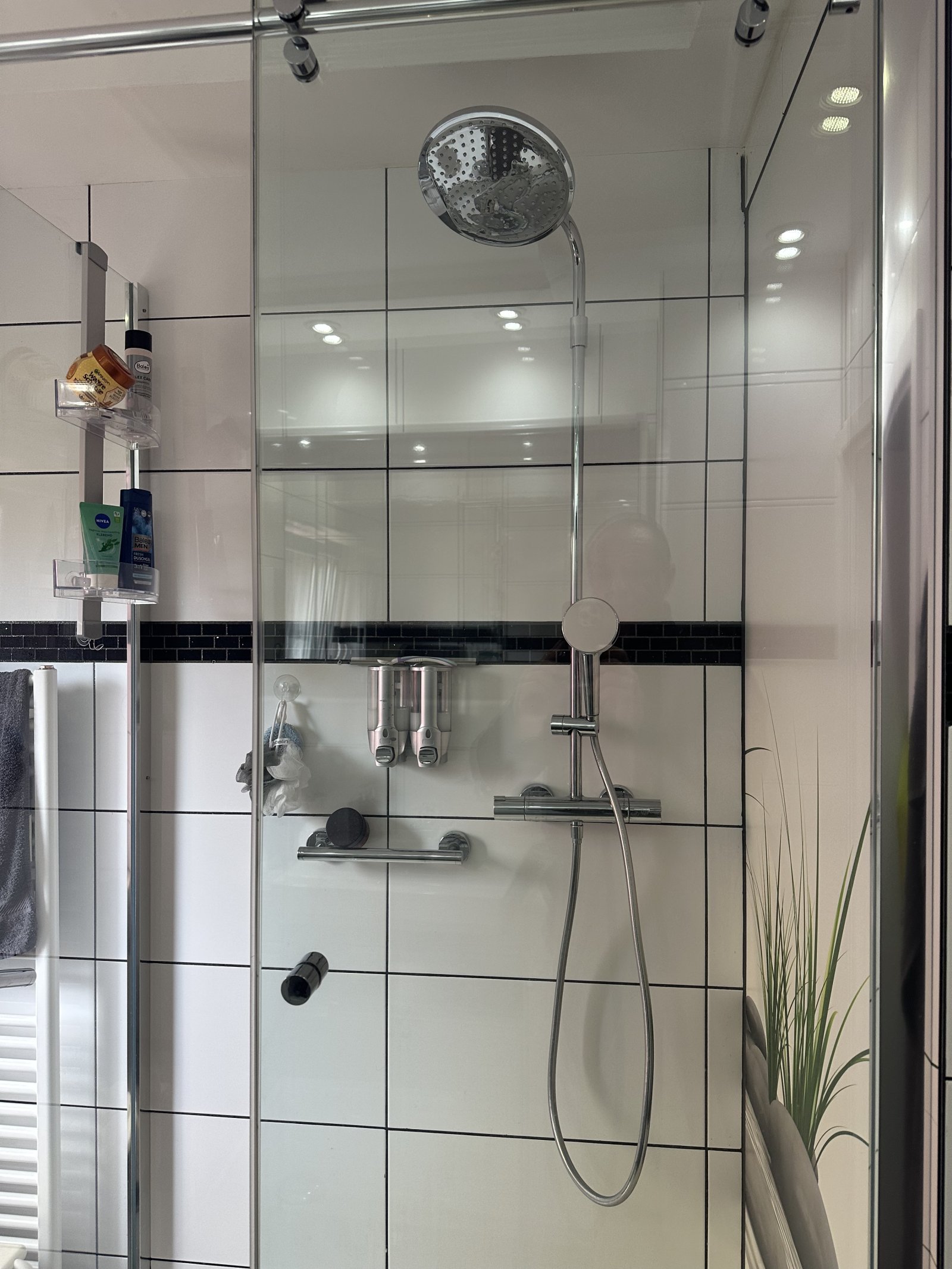 !!! Top-Sanierte 4 Zimmer EG-ETW mit Eigenem Garten !!!