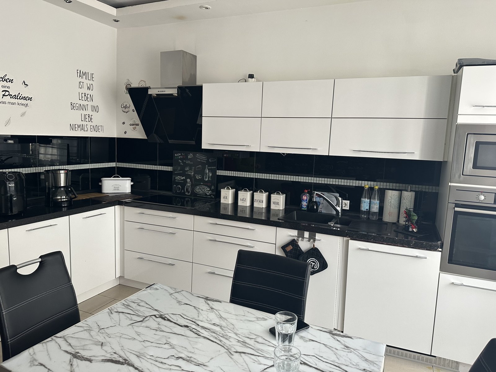 !!! Top-Sanierte 4 Zimmer EG-ETW mit Eigenem Garten !!!