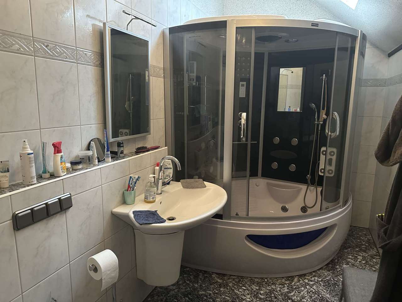 !!! Saniertes REH mit Anbau-Pool-Garten-Garage und Dachterrasse !!!