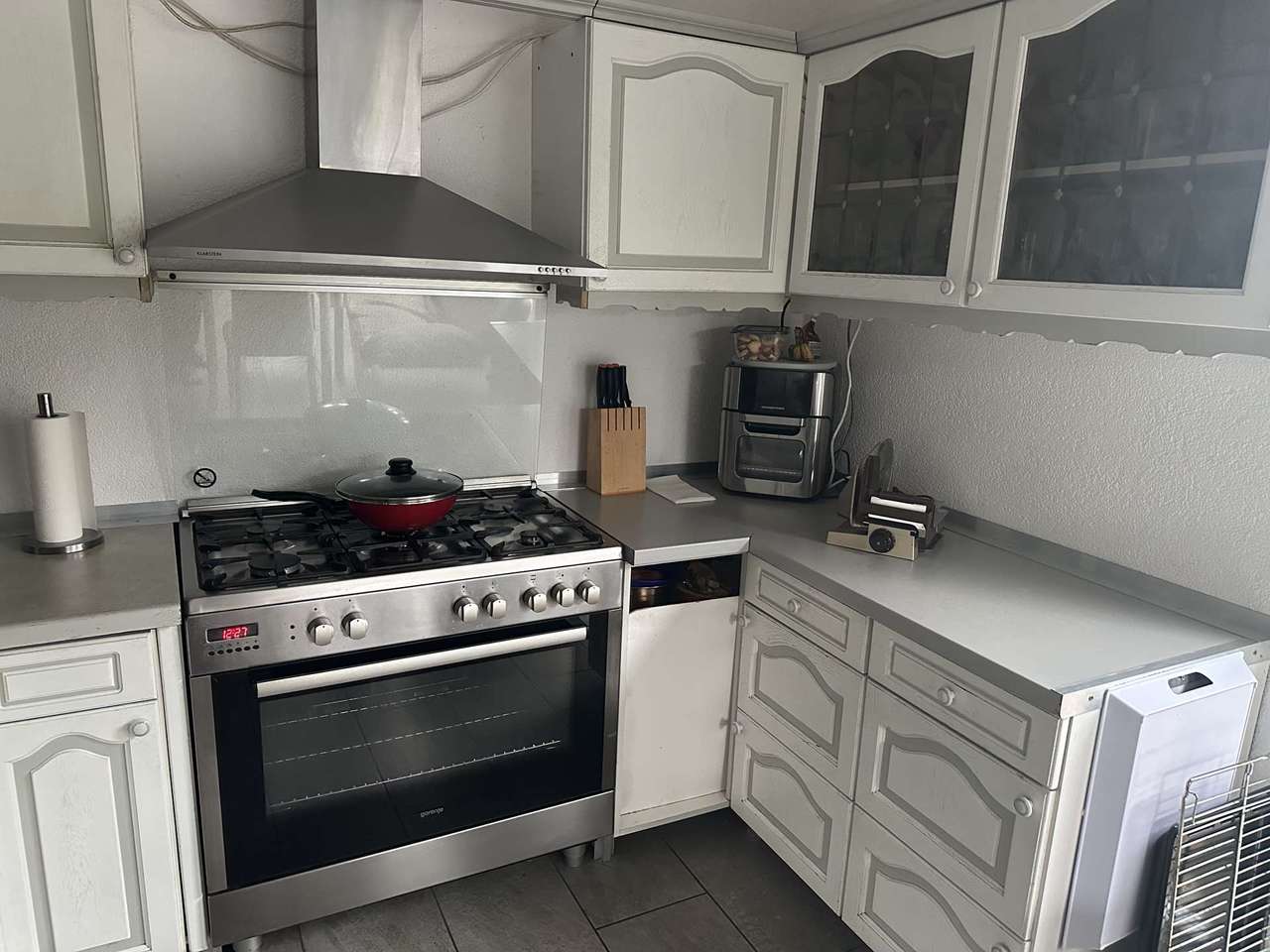 !!! Saniertes REH mit Anbau-Pool-Garten-Garage und Dachterrasse !!!