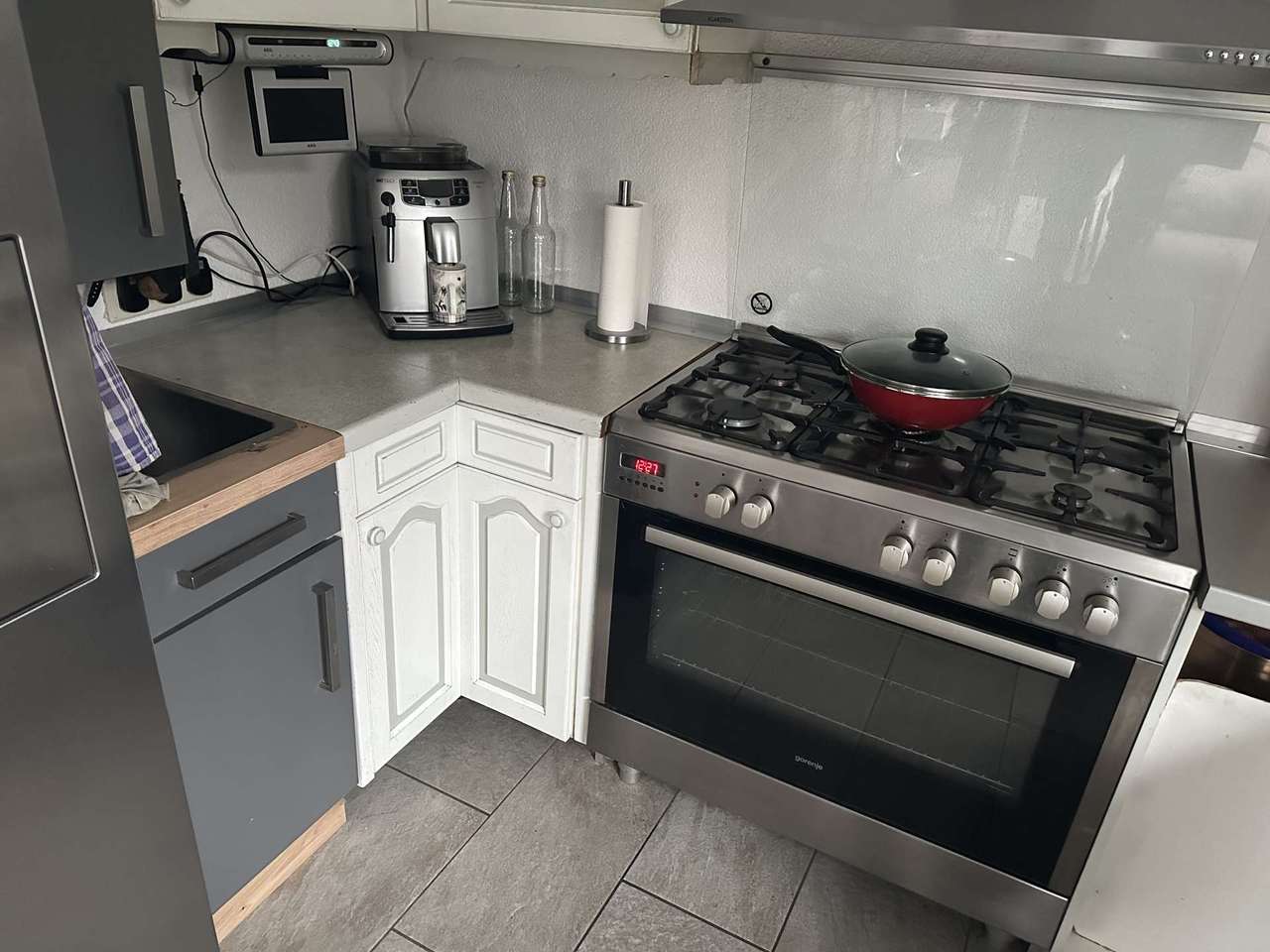 !!! Saniertes REH mit Anbau-Pool-Garten-Garage und Dachterrasse !!!