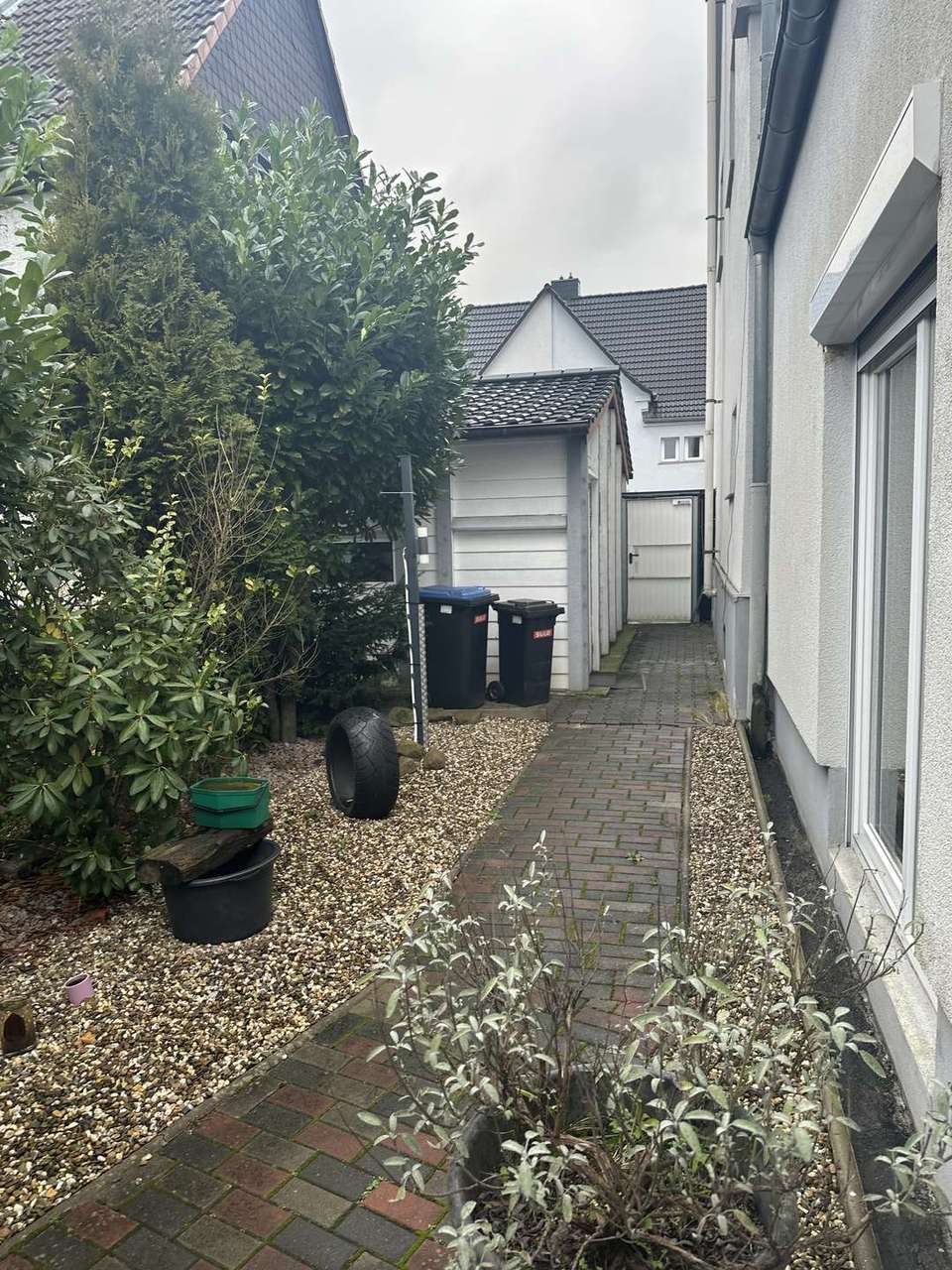 !!! Saniertes REH mit Anbau-Pool-Garten-Garage und Dachterrasse !!!