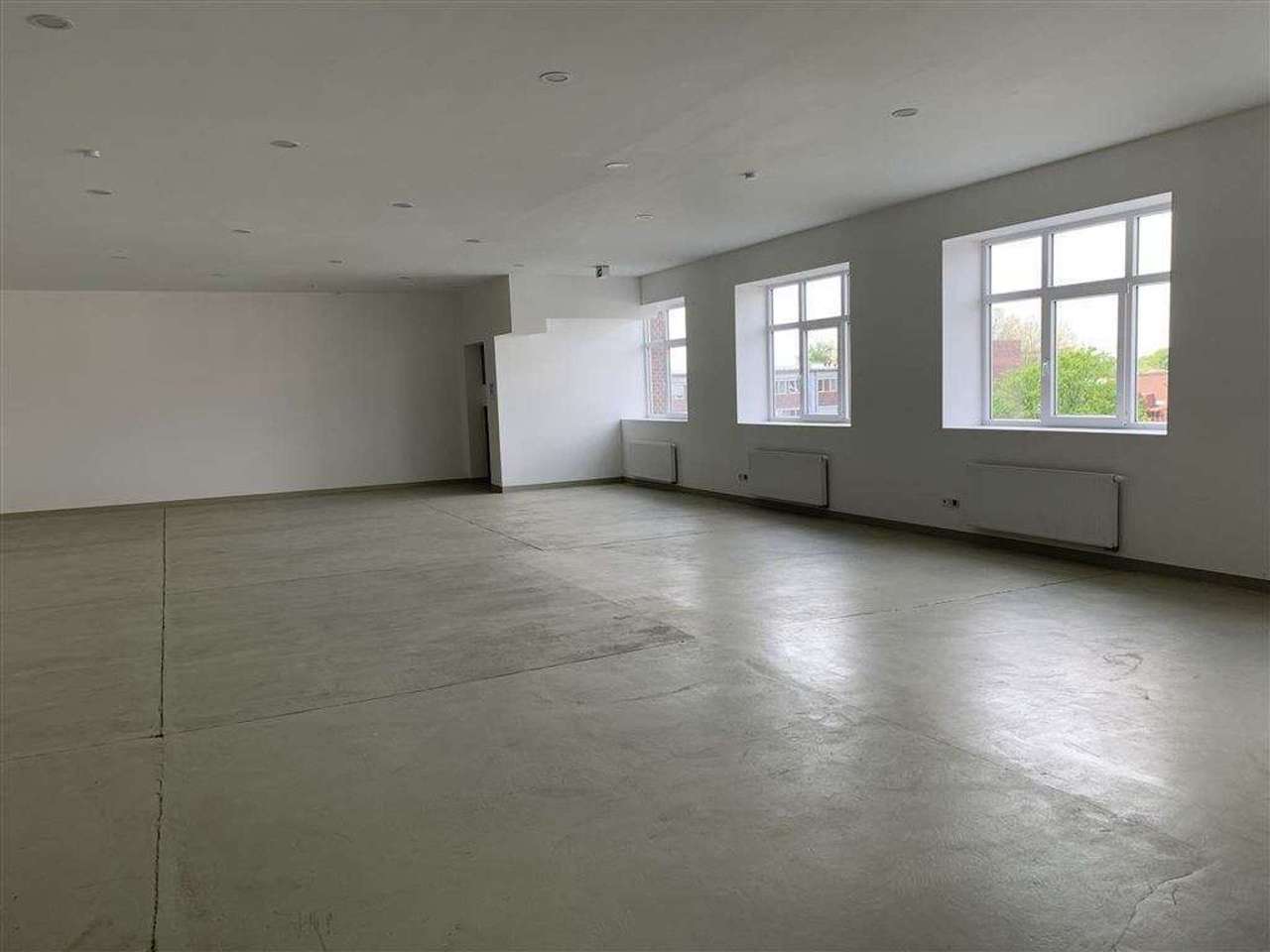 !!! Provisionsfrei !!! 300m² Lagerfläche mit Büro und Aufzug im 2 OG !!!