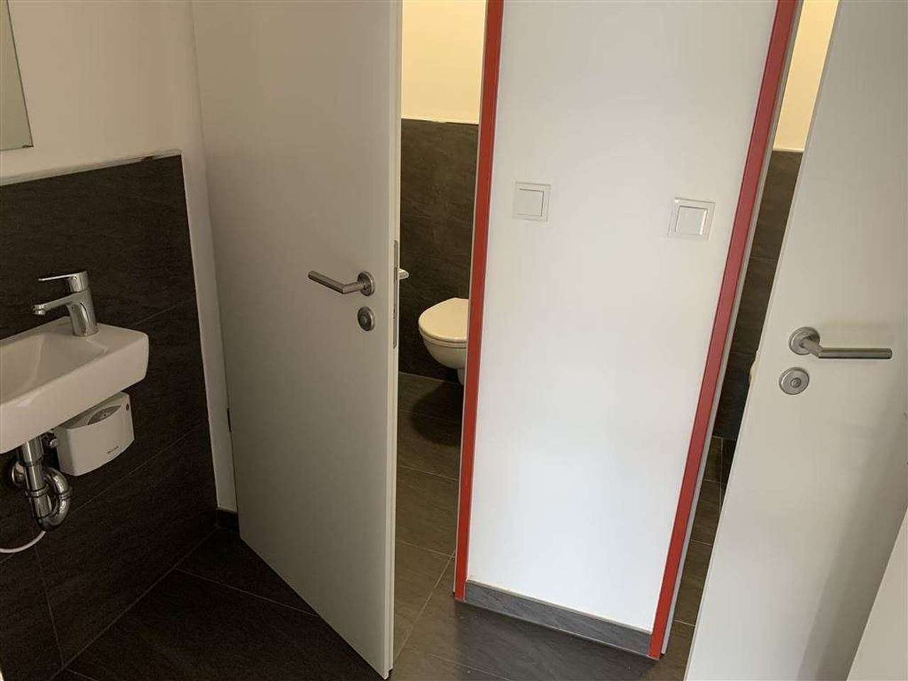 !!! Provisionsfrei !!! 300m² Lagerfläche mit Büro und Aufzug im 2 OG !!!