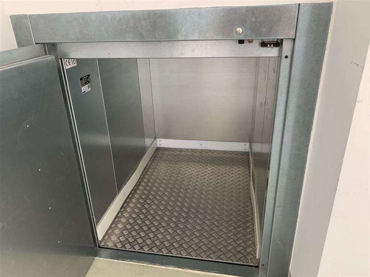 !!! Provisionsfrei !!! 300m² Lagerfläche mit Büro und Aufzug im 2 OG !!!