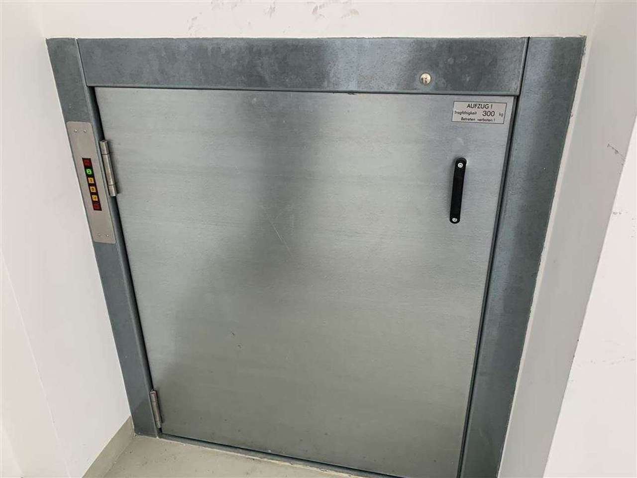 !!! Provisionsfrei !!! 300m² Lagerfläche mit Büro und Aufzug im 2 OG !!!