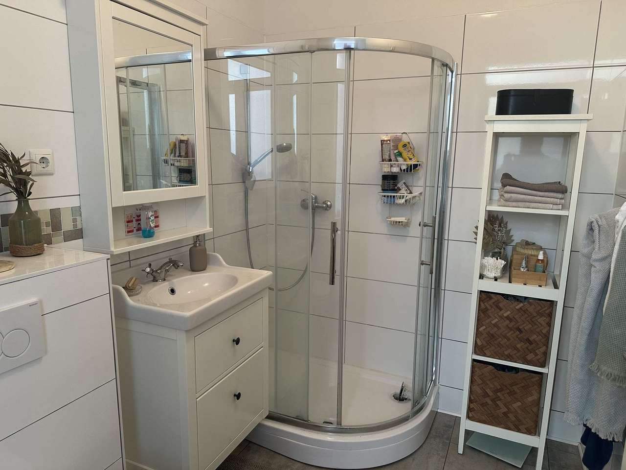 !!! Top Modernisierte 4 Zimmerwohnung mit schöner Loggia und Hochwertiger EBK !!!