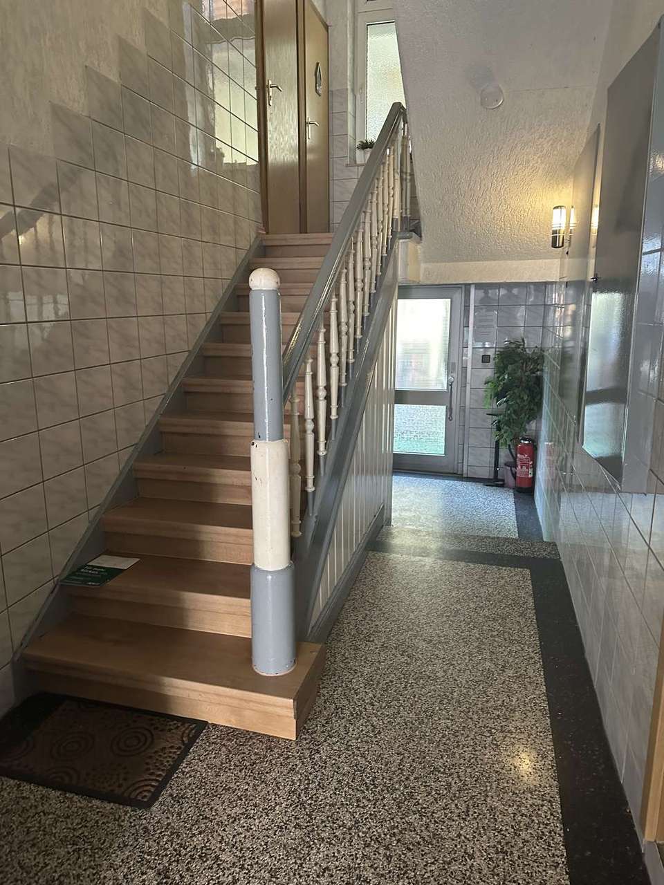 !!! Top Modernisierte 4 Zimmerwohnung mit schöner Loggia und Hochwertiger EBK !!!