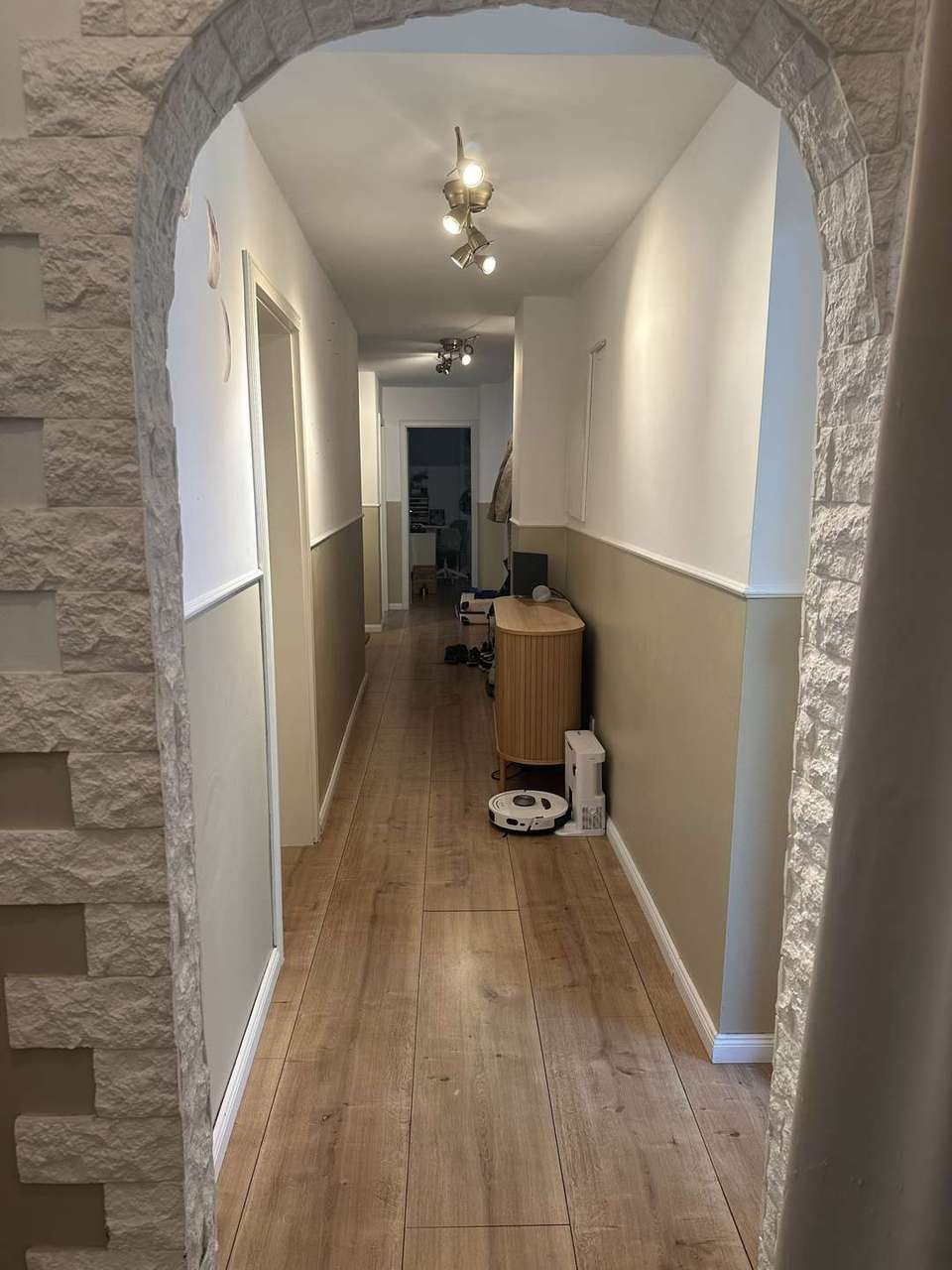 !!! Top Modernisierte 4 Zimmerwohnung mit schöner Loggia und Hochwertiger EBK !!!