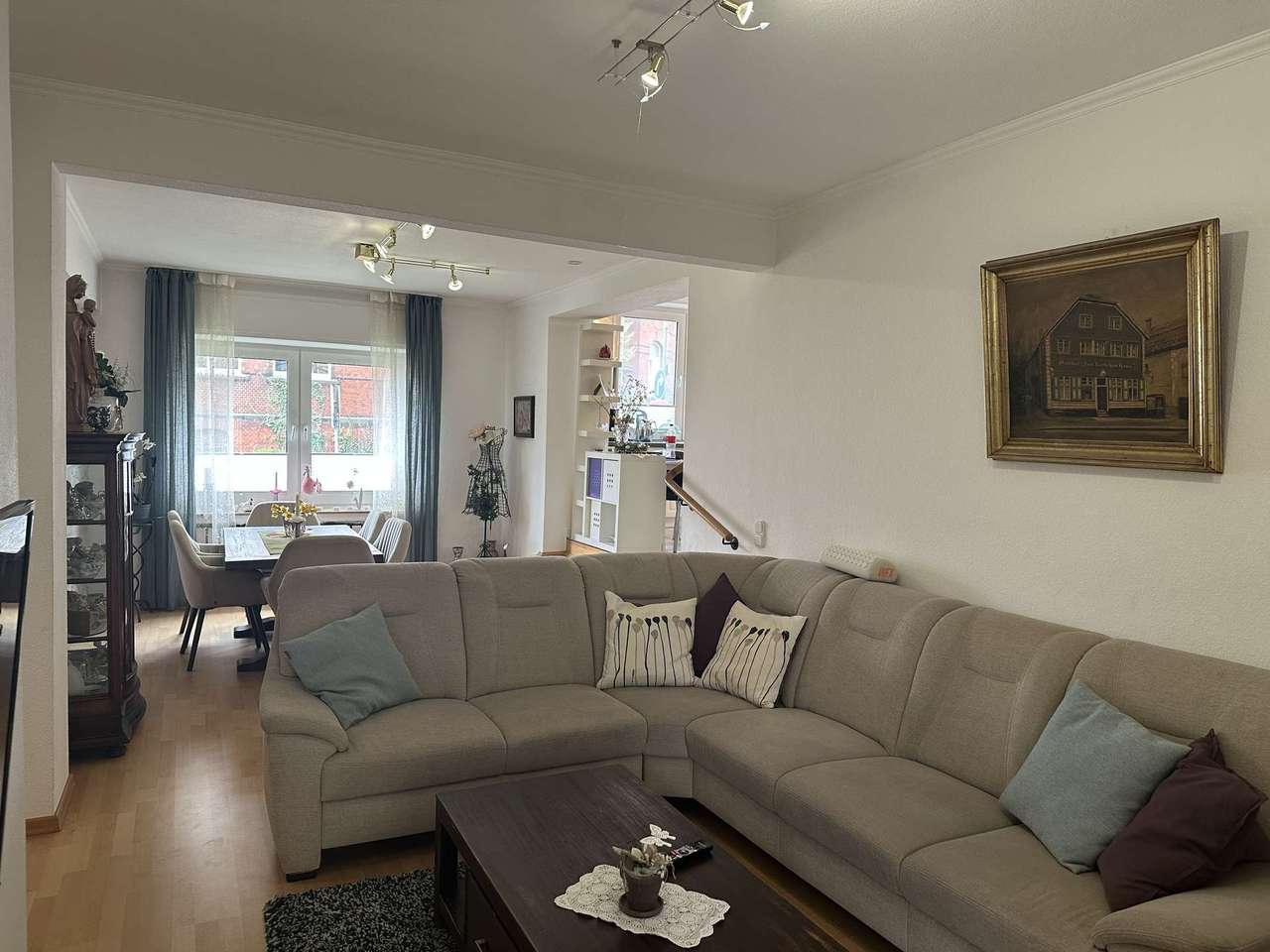 !!! Top-Gepflegte 4 Zimmer EG-ETW mit Eigener Garage und Gartennutzung !!!