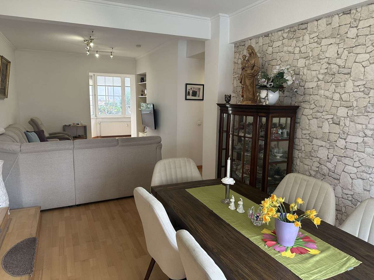 !!! Top-Gepflegte 4 Zimmer EG-ETW mit Eigener Garage und Gartennutzung !!!