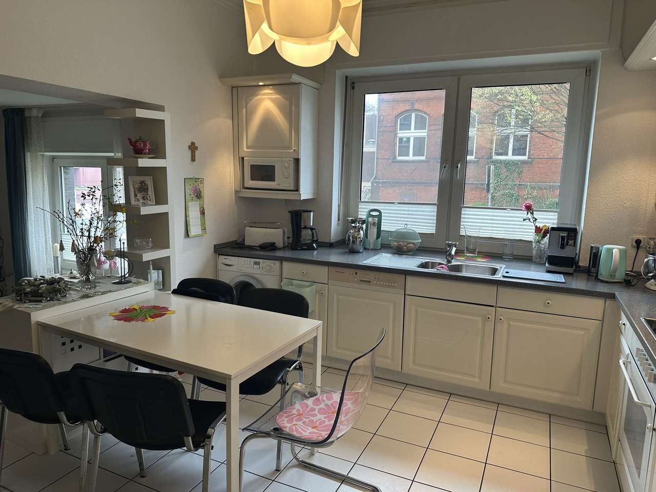 !!! Top-Gepflegte 4 Zimmer EG-ETW mit Eigener Garage und Gartennutzung !!!