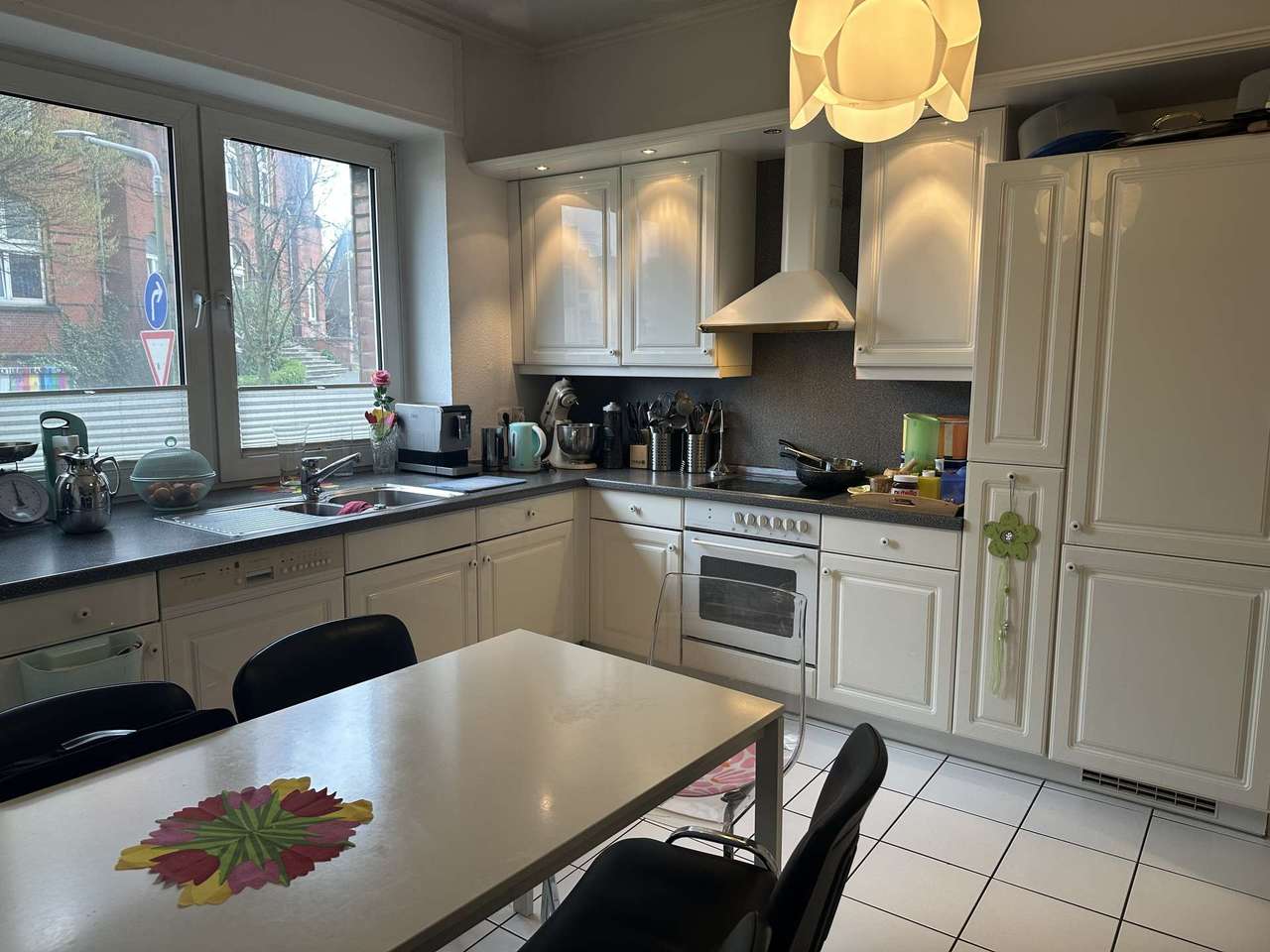 !!! Top-Gepflegte 4 Zimmer EG-ETW mit Eigener Garage und Gartennutzung !!!