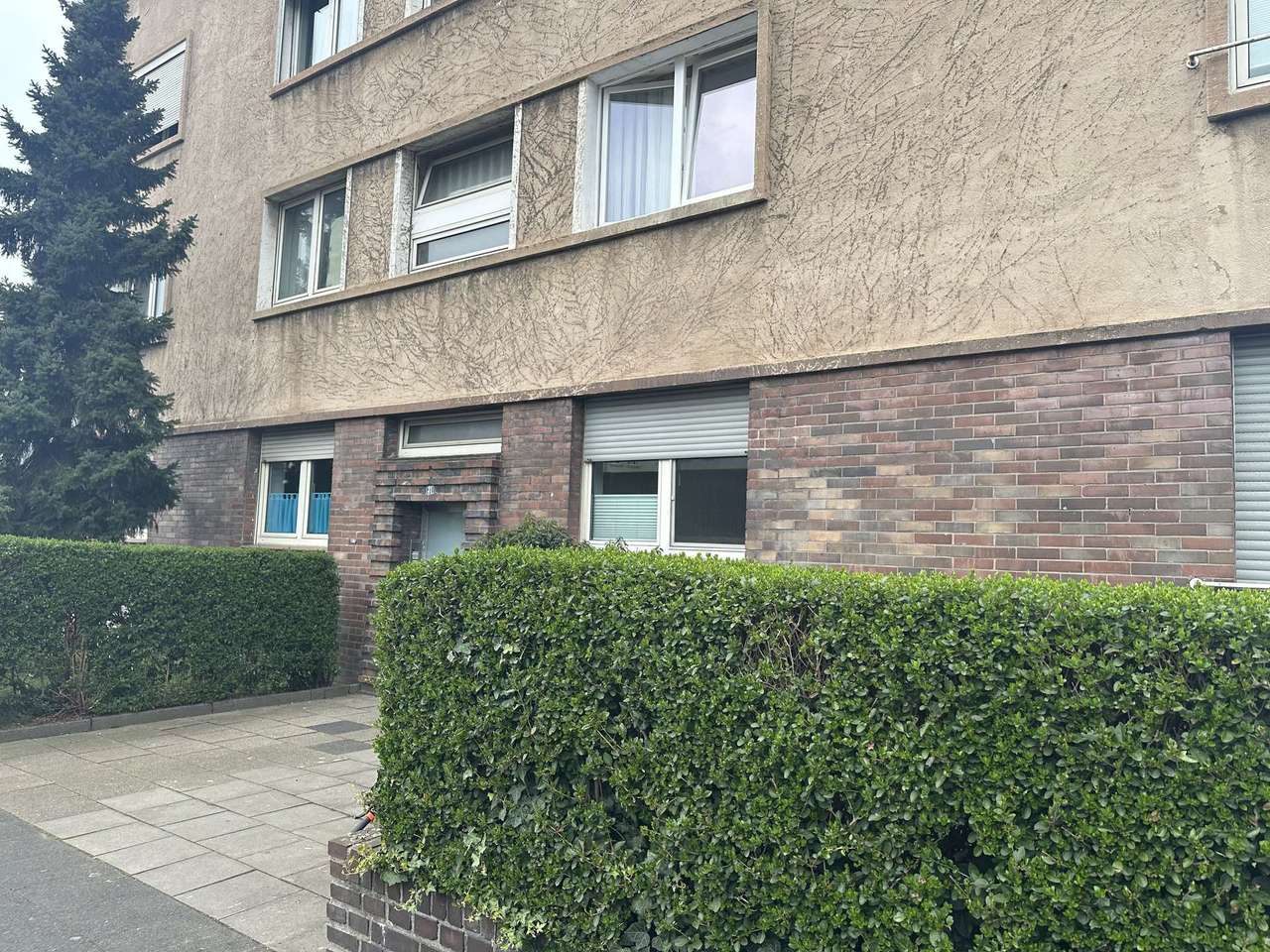 !!! Top-Gepflegte 4 Zimmer EG-ETW mit Eigener Garage und Gartennutzung !!!