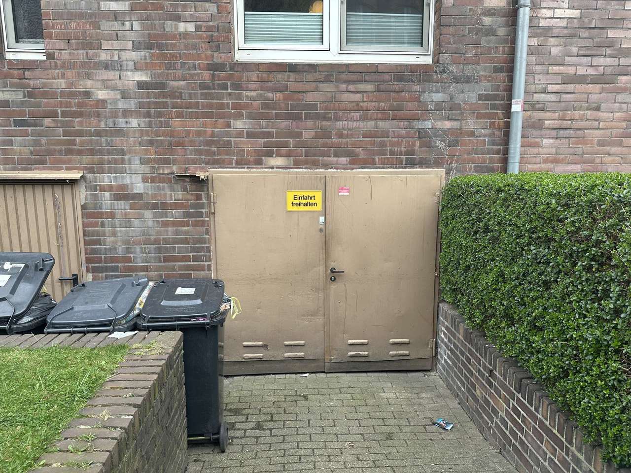 !!! Top-Gepflegte 4 Zimmer EG-ETW mit Eigener Garage und Gartennutzung !!!