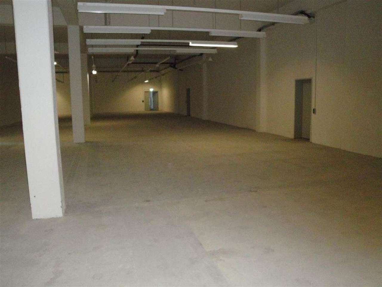 !!! Provisionsfrei !!! Attraktive Lagerhalle mit Rampe in Top-Lage !!!