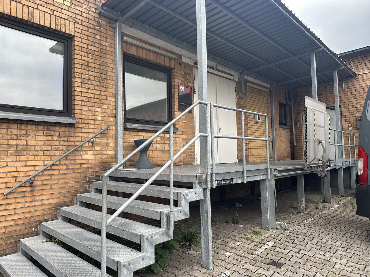 !!! Provisionsfrei !!! Attraktive Lagerhalle mit Rampe in Top-Lage !!!