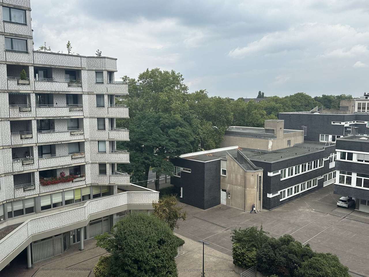 !!! 4 Zimmer ETW mit 2 Loggien und Tiefgaragenstellplatz !!!