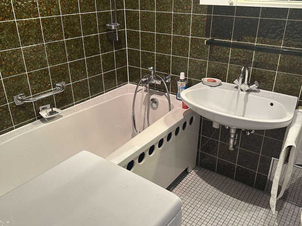 !!! 4 Zimmer ETW mit 2 Loggien und Tiefgaragenstellplatz !!!