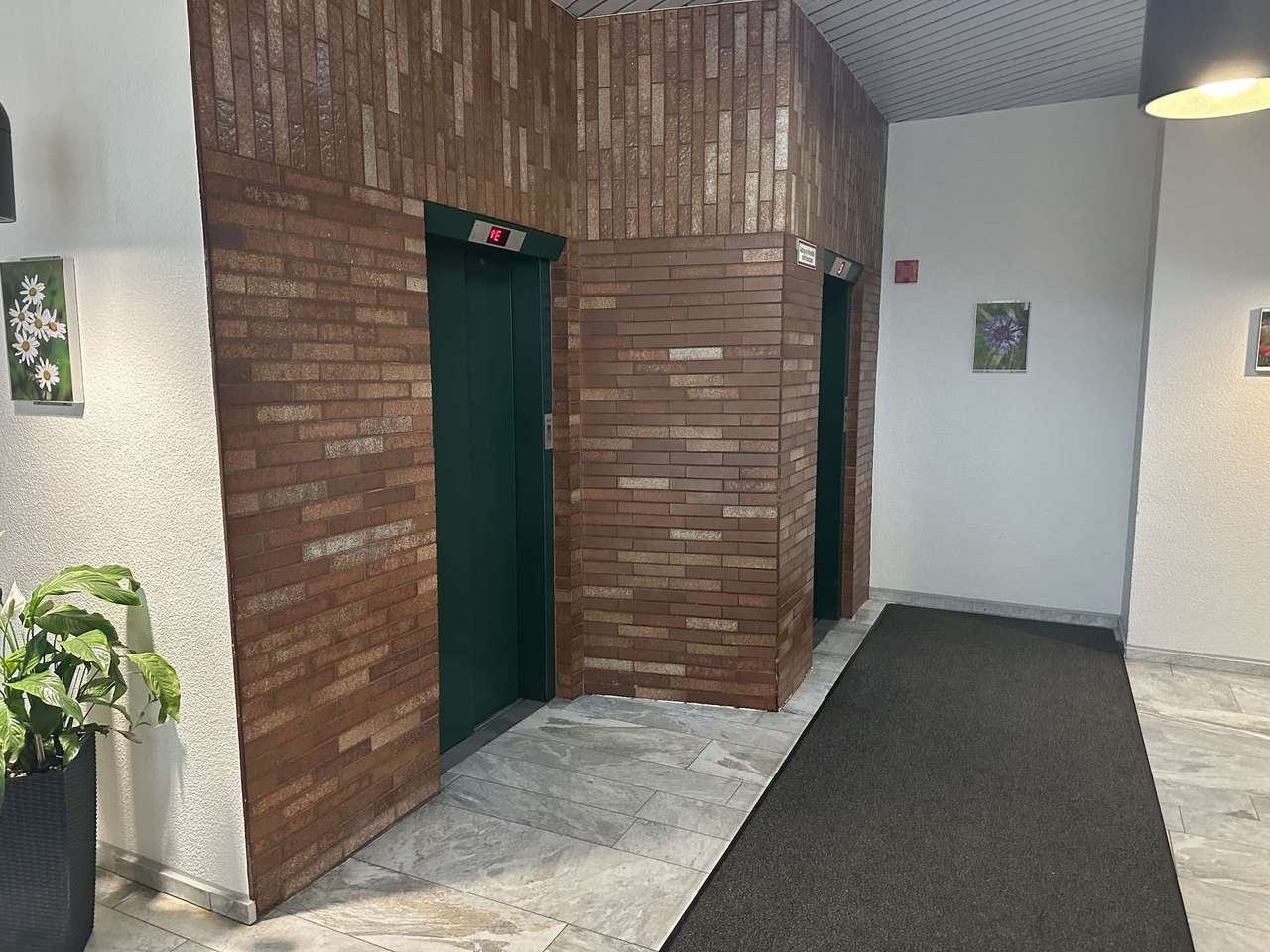 !!! 4 Zimmer ETW mit 2 Loggien und Tiefgaragenstellplatz !!!