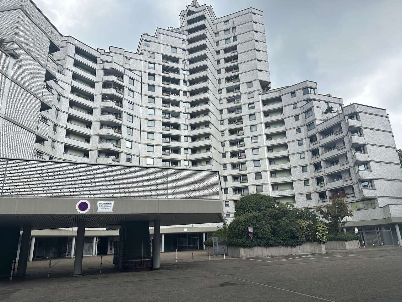 !!! 4 Zimmer ETW mit 2 Loggien und Tiefgaragenstellplatz !!!