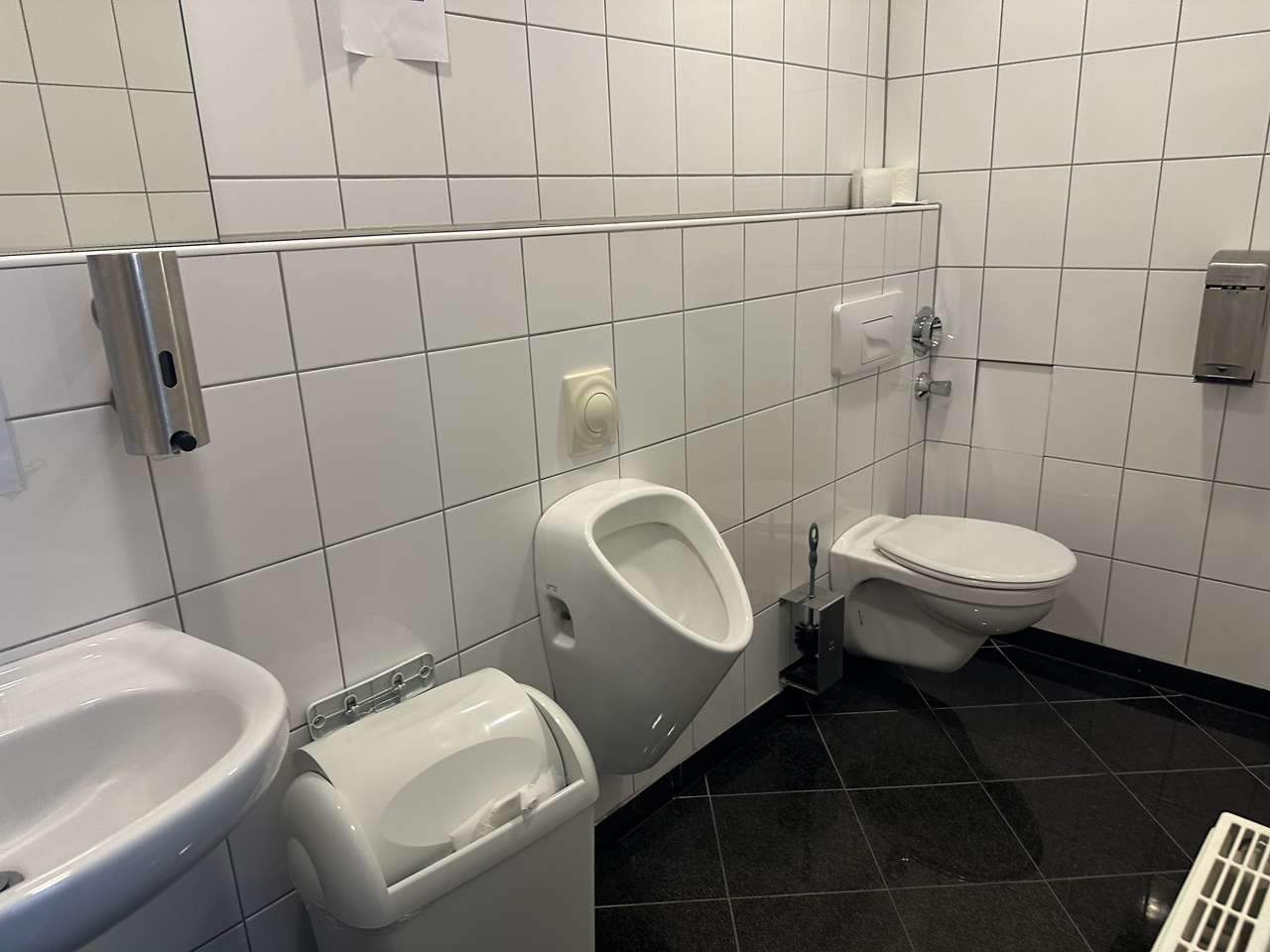 WC WC